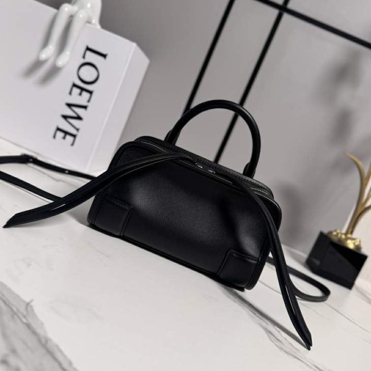 Picture of Loewe Handbags _SKUfw241228714fw
